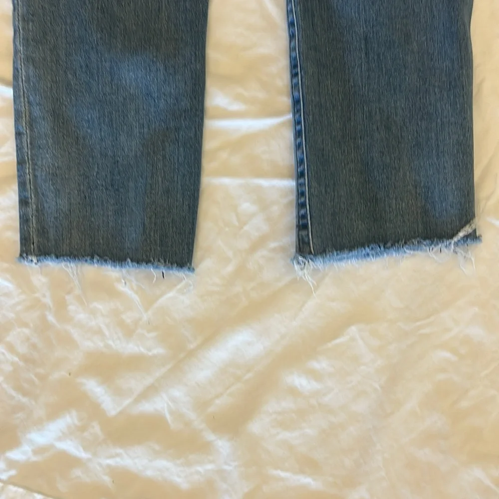 KUT Stevie straight leg high rise button front blue jeans, distressed, Size 6 - Picture 5 of 5